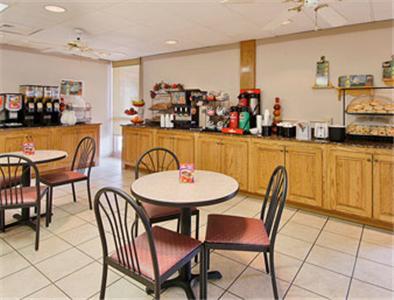 Ramada Ltd. Conference Center Hotel Tifton Restaurant photo