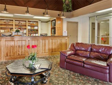 Ramada Ltd. Conference Center Hotel Tifton Interior photo